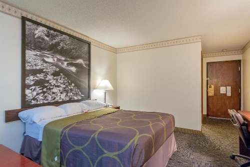 Super 8 by Wyndham Colorado Springs/Chestnut Street image 17