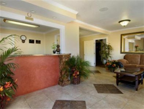 Super 8 by Wyndham Colorado Springs/Chestnut Street image 2