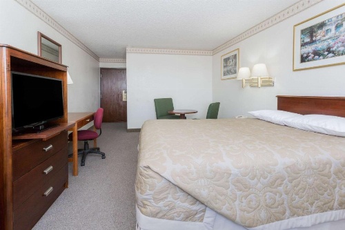 Super 8 by Wyndham Colorado Springs/Chestnut Street image 27