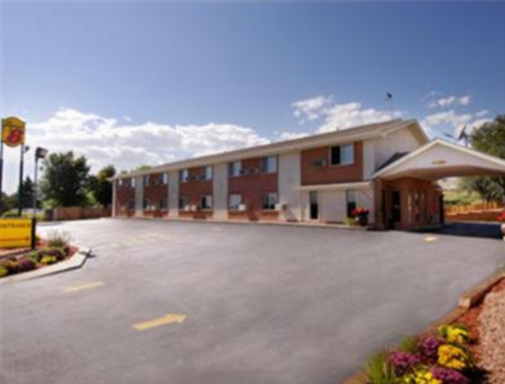 Super 8 by Wyndham Colorado Springs/Chestnut Street Main image